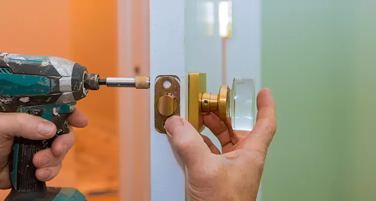 Broken Door Knob Fix in Los Altos, CA
